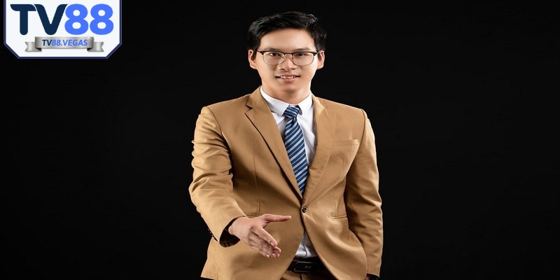 Trung Kiên được biết đến là một doanh nhân trẻ với trình độ học vấn cao